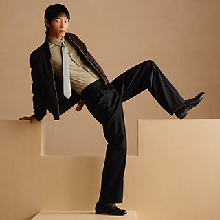 シルクツイルタイ 7 cm 《H・アン・ムーブメント》 - グレー | Hermès